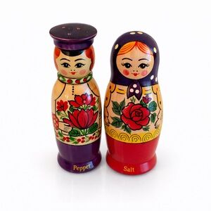 RUSSIAN Matryoshka Doll Salt Pepper Shakers Hand-Paint Wood Folk Art Kitchen Set